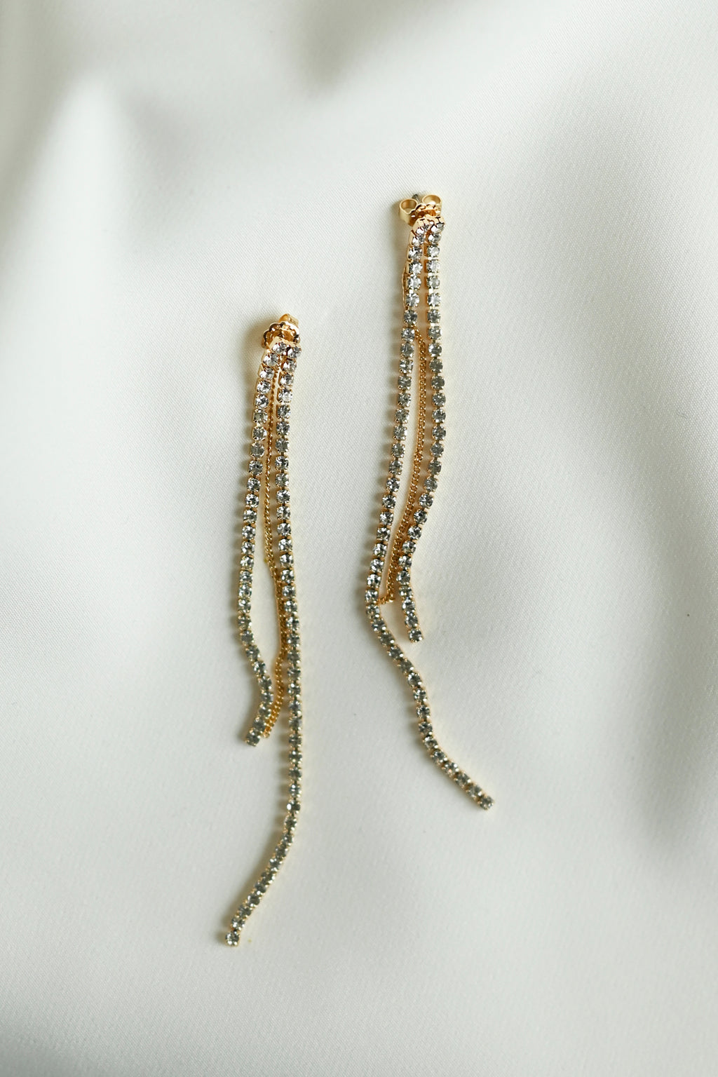 Earring Hunter Final1 2400x3600 (1)