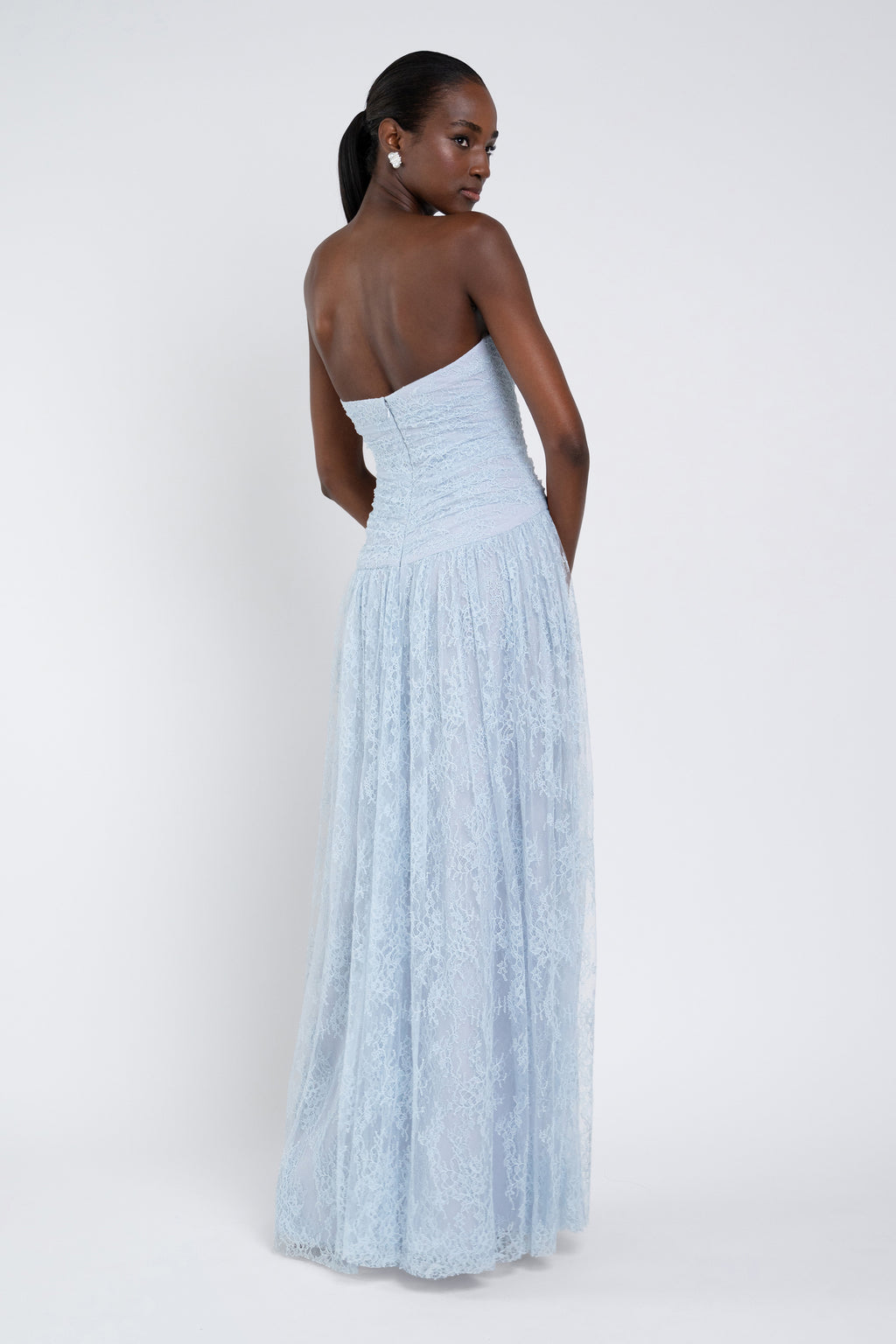 Gladys whisper+blue 2